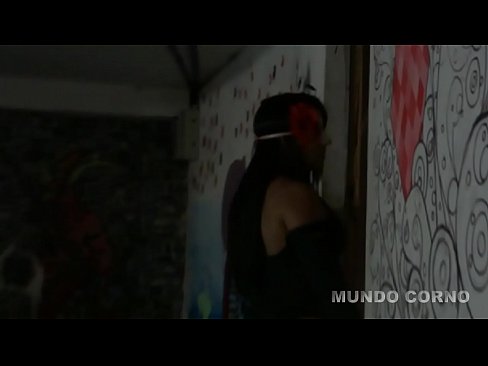 Corno vendo sua esposa gemer dando o cu para um amigo do trabalho  Corno vendo sua esposa gemer dando o cu para um amigo do trabalho