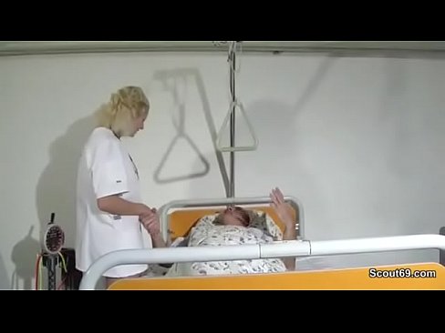 German Grandpa - Junge blonde Pflegerin fickt mit Opa auf Arbeit im Krankenhaus