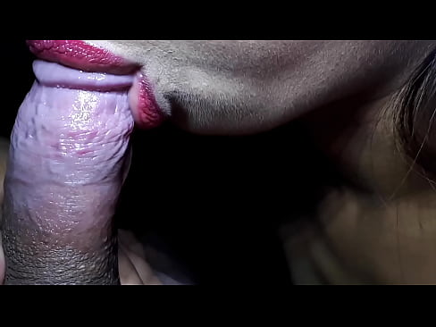 Me da una mamada de verga con labios sexys rojos mate asta que me saca toda la leche en su boca  Me da una mamada de verga con labios sexys rojos mate asta que me saca toda la leche en su boca