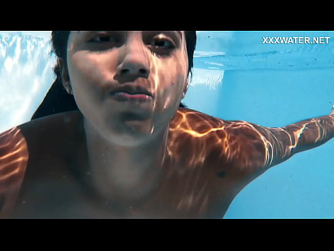 Venezuelan Beauty Alluring Underwater Showcase