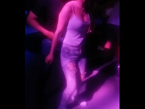 Perreo en discoteca me saca la leche