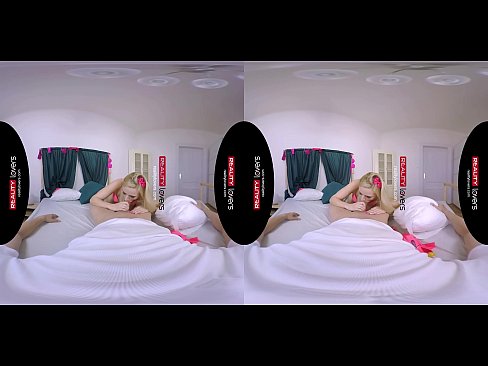 RealityLovers - Blonde Tongue Artist Katy