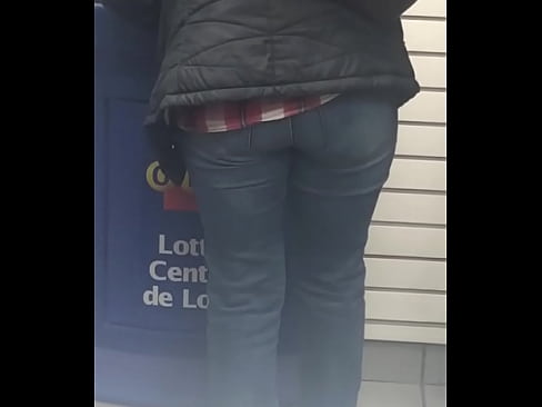 voyeur ass cheeks in jeans