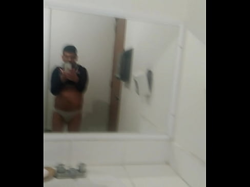 Estoy sexy bikini en el baño de mi trabajo