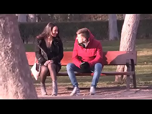 Lucia Nieto meets and sucks dicks in a public Madrid Park