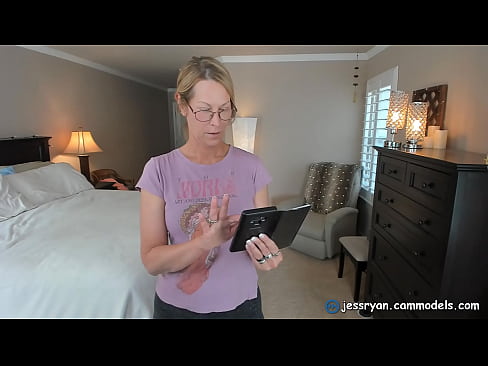 Sexy Hot Mom gets dick pics from Well Hung Stud