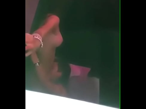 Lesbianas follando en discoteca