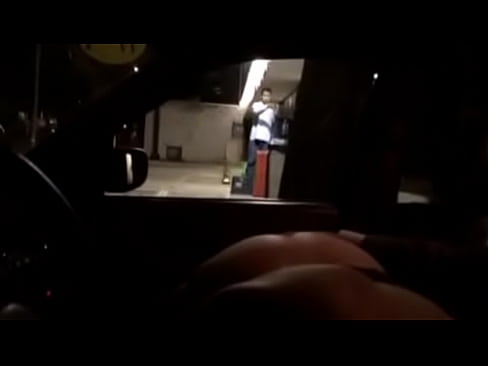 Kim Exhibicionista mostrando el culo a estraños en el auto México DF