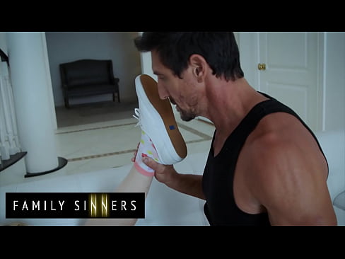 Family Sinners  - Chloe Cherry - Family Favors Scene 3