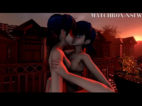 Marinet lesbian kiss