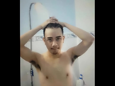 Gay Việt sục con cu bự lúc tắm  nè  nhìn núng