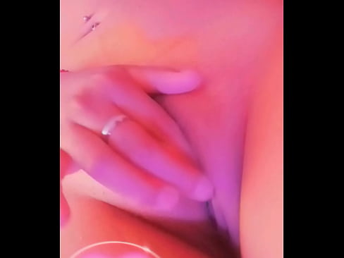 Putita muestra la pussy