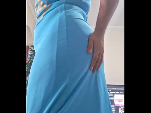 Esposa safada de vestido sem calcinha