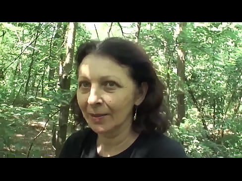 Scopo la figa pelosa e bagnata di questa calda nonna con piccole tette naturali finché non le squirto addosso  Scopo la figa pelosa e bagnata di questa calda nonna con piccole tette naturali finché non le squirto addosso