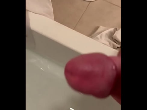 Batendo uma na banheira quando cheguei do trabalho.