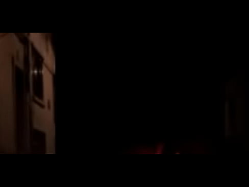 Lilyan muestra su culo en una calle