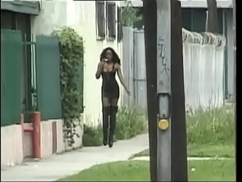 Sexy black chick rides cock like a pro in the bedroom