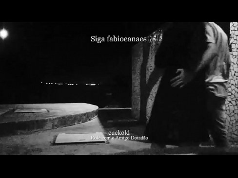 Trecho. Hotwife safada namorando na rua com o amigo bem dotado