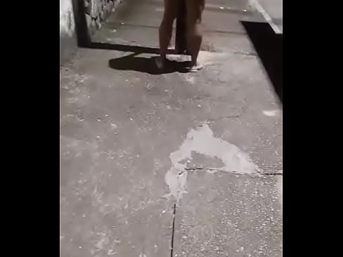 Bumbum durinho na rua