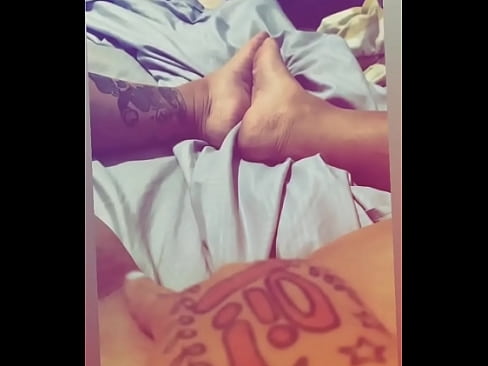 Tetona poblacional derechista se soba la coneja