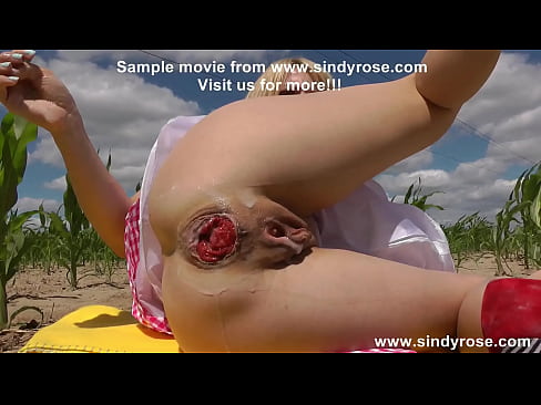 Sindy Rose fisting outdoor