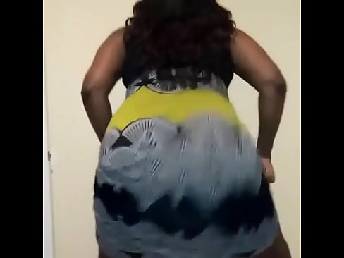 Shemale twerking big ass for u  Shemale twerking big ass for u