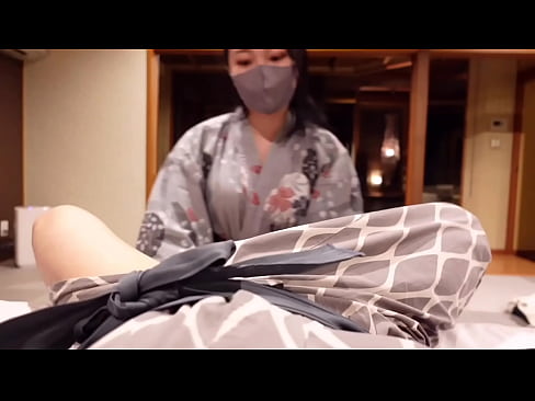 【Pov】A slutty gal whose nipples cum with a big dick while giving a hand job