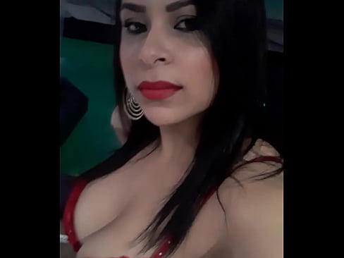 Sozinha aqui a sua espera