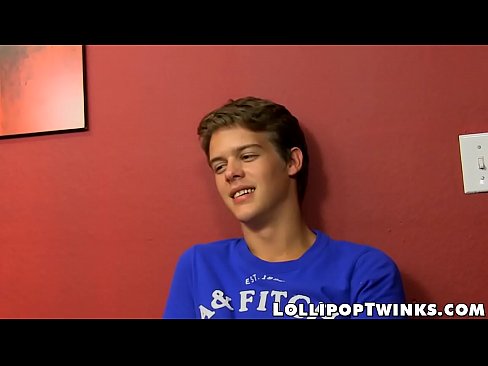 Lollipop licking twink goes for anal