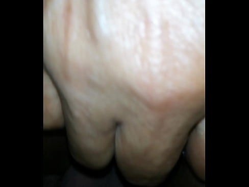 Suegra zorra gimiendo y se viene
