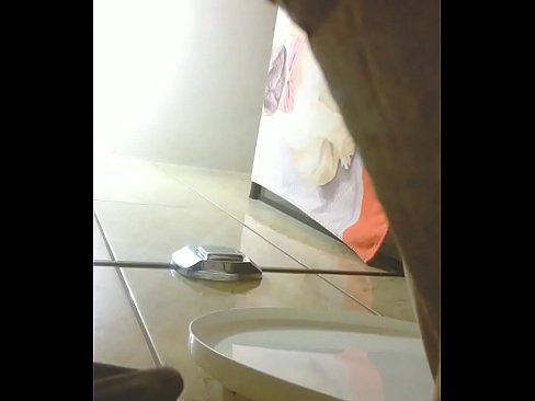 Novinha sendo espiada