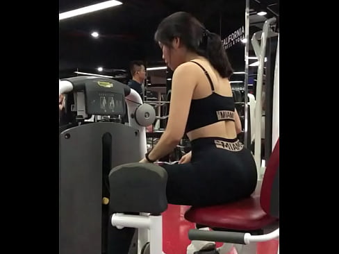 Viet girl in gym nice butt