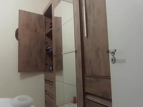 Dançando nu de pau duro