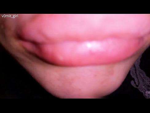 annaliesel / v0mit girl - 1 MILLION SPICY VOMIT Naga Viper pepper Swollen lips and long tongue