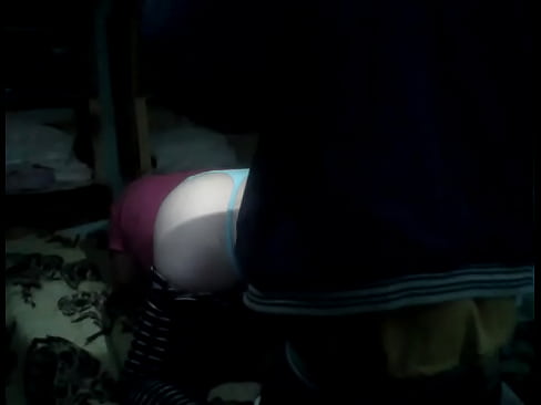 Grabo con el telefono teniendo sexo en el oscuro