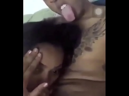 Perra colombiana chupa pene