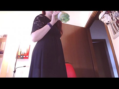 Il mio schiavo preferito è obbligato a farsi umiliare ed a riprendere con la telecamera questo video mentre lo domino verbalmente!
