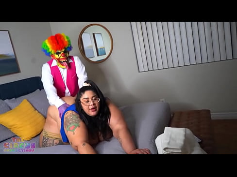 BBW gets dismantled from the back by a clown