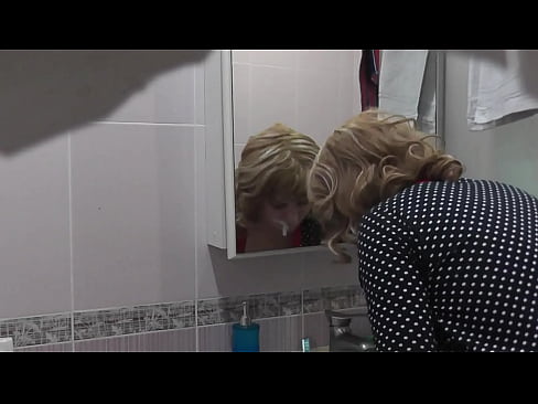 Frina neighbor repaired electric kettle, then put Milf in doggy style, fucked her pussy and cum.