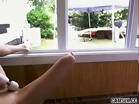 Girl Teases Gardener as a dare live online