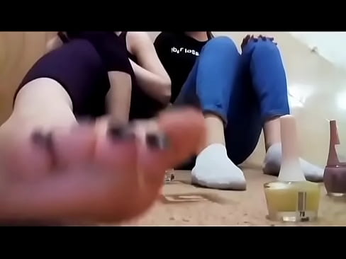 Girls show foot