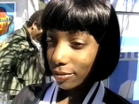 Chocolate hoe ass pounded in the empty bus hot threesome