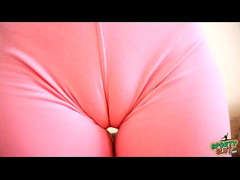 Amazing Camel-toe Latina Babe In Tight Pink Yoga Pants