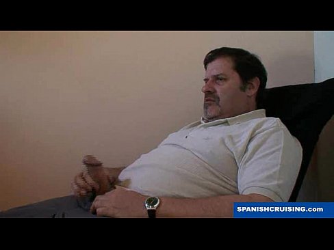 Oso maduro se coge a un joven