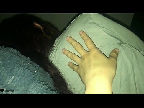 Estoy muy inquieto y me quiero follar a la cachonda de mi hermanastra que esta acostada POV - CREAMPIE  Estoy muy inquieto y me quiero follar a la cachonda de mi hermanastra que esta acostada POV - CREAMPIE