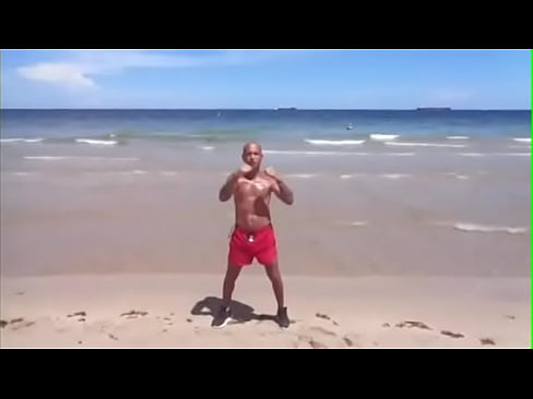 BEACH BODY OUTDOOR FITNESS