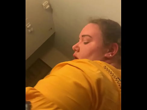 White Gurl pussy bustin open