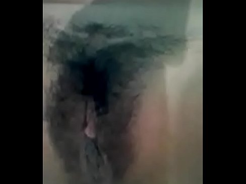 MI AMIGA SE MASTURA BIEN RICO CON SU DEDITO