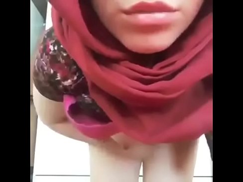 Turkishh Girl Nice Boobs (Kiz Memelerini Aciyor)