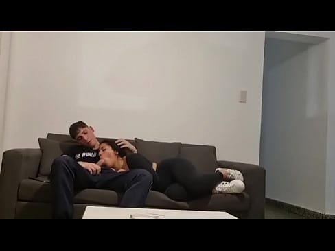 LA INVITO A VER UNA PELICULA Y ME LA TERMINO COJIENDO